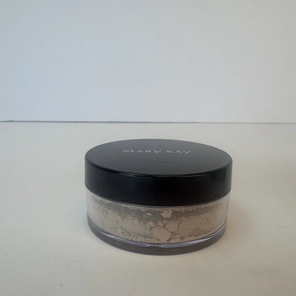 Mary Kay Silky Setting Powder Light To Medium Ivory New In Box 175891